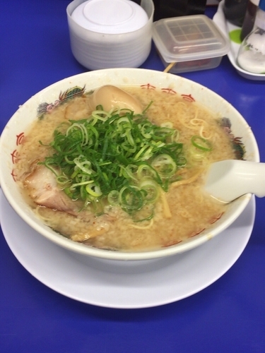 「こってりラーメン(味玉トッピング)」@来来亭 周南店の写真