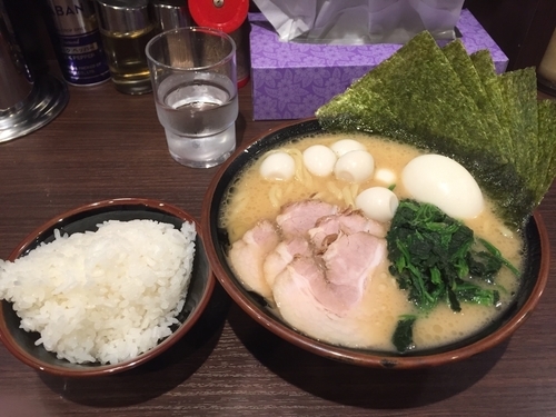 「用賀スペシャル+うずらトッピング」@横浜家系ラーメン 百家の写真