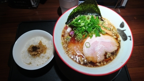 「湯浅角長たまりノドグロ煮干ラーメン (〆のねぎごはん付き)」@拳ラーメンの写真