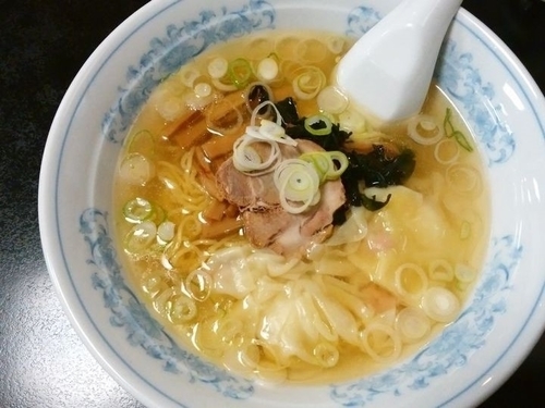 「ワンタンメン（塩）」@中華料理 嵐山の写真