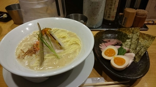 「鶏白湯SOBA（並）　特性トッピング」@銀座 篝の写真