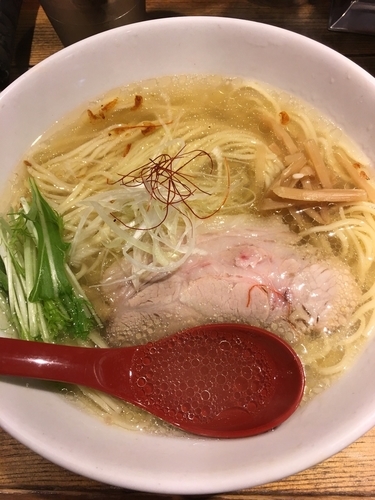 「香彩鶏だし塩らーめん」@麺屋 翔 西新宿本店の写真