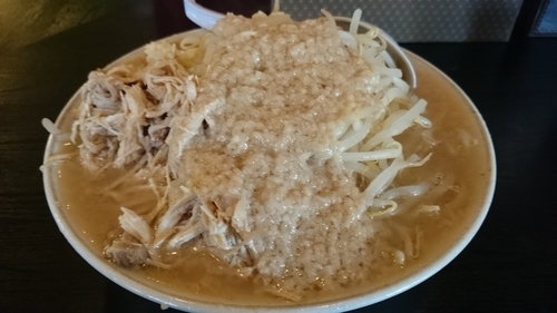 「ラーメン 肉増し （野菜：普 ニンニク：普 脂：ちょい増し）」@麺とび六方の写真