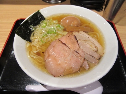 「特製ラーメン（１１００円）」@松戸富田麺業 千葉駅構内店の写真