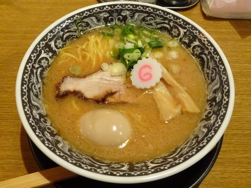 「味玉湯きりやラーメン（880円）」@信州松本 麺肴ひづき 湯きりや 立川店の写真