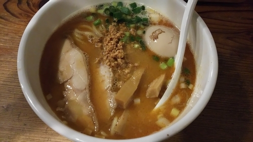 「赤鶏らーめん玉子のせ」@鶏の穴の写真