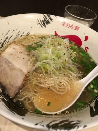 「牛骨塩ラーメン ７２０円」@屋台拉麺 一’s 幕張店の写真