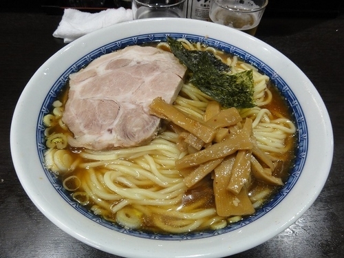 「ラーメン中盛800円　ビール550円」@中華そば べんてんの写真