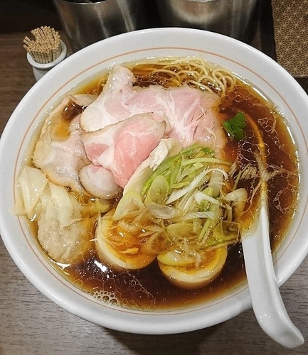 「特選ラーメン(黒)」@八咫烏の写真