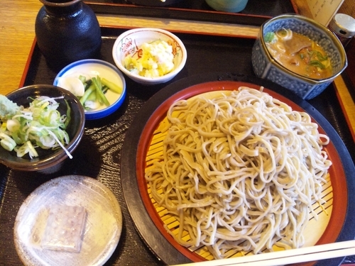 「もりそば（大盛）９５０円＋モツ煮400円」@手打ちそば きこりんの写真