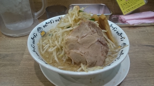 「野郎ラーメン・大盛・極太メンマ(ヤサイ濃いめ脂多め)￥９３０」@野郎ラーメン 川崎東口店の写真
