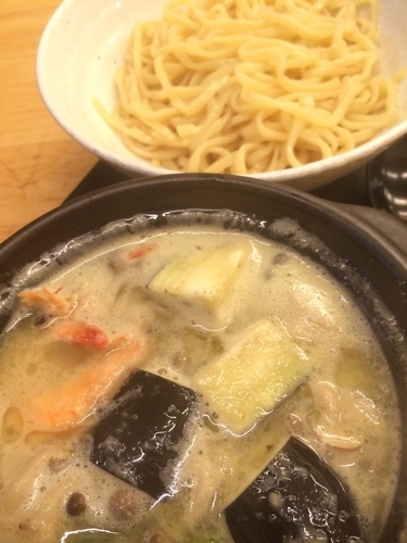 「グリーンカレーつけ麺」@麺創 玄古 新宿御苑店の写真