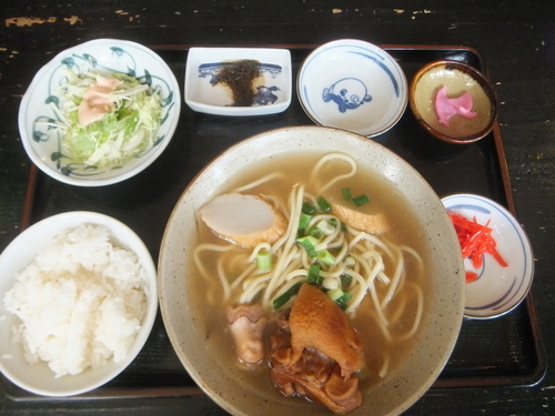 「てびちそば定食540円」@ゆくい処 アンマーの味の写真