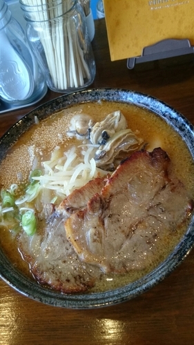 「広島産カキの味噌ラーメン(チャーシュー付) ９５０円」@中華そば GO.TO.KU ～仁～の写真