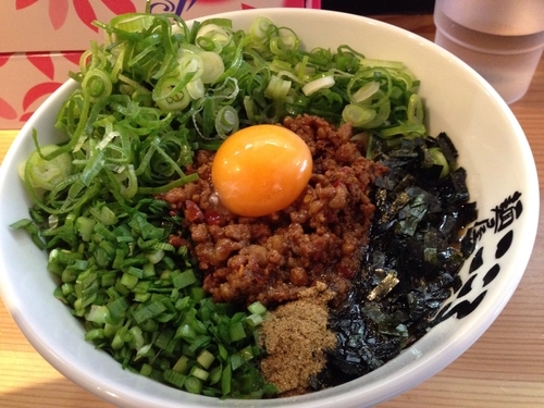 「九条ネギ盛り台湾混ぜそば」@麺屋こころ 梅ヶ丘店の写真