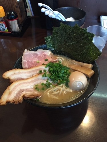 「とりパイタン 塩 オーケストラ盛り」@らーめん la.la.la.の写真