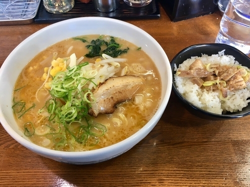 「味噌ラーメン ¥700+サービス豚めし 並」@らーめん次男坊の写真