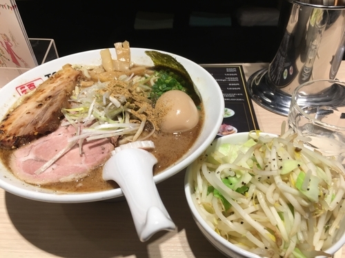「特製ラーメン 野菜」@TOKYO UNDER GROUND RAMEN 頑者の写真