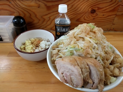 「中ラーメン+豚+コッコマン（ヤサイ、アブラ、課長）」@ハイマウントの写真