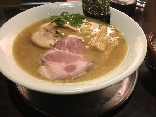 「熟成光麺 豚骨醤油+半ライス／￥760+0」@光麺 池袋本店の写真