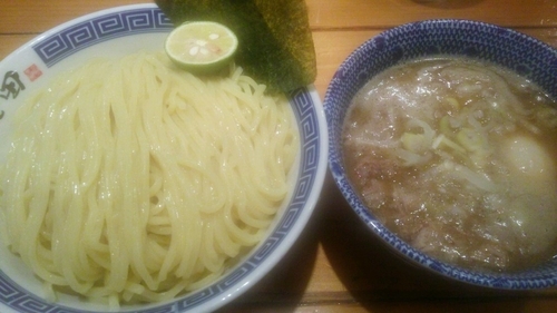 「濃厚豚崩しつけ麺(油多め)+大盛」@つじ田 飯田橋店の写真