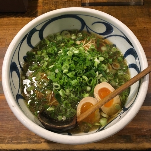 「ネギギャンらーめん味玉 (780円)」@麺鮮醤油房 周平の写真