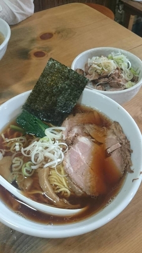 「醤油らーめん＋チャーシュー」@らーめん たきたろうの写真