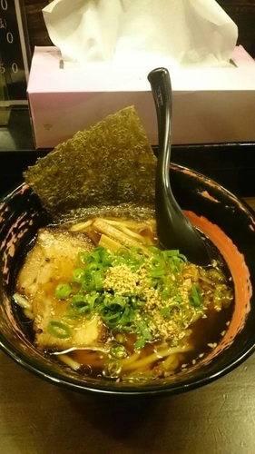 「熟成醤油豚そば」@ら～麺酒場いかり屋の写真