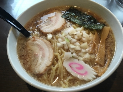 「背脂ラーメン大盛り」@バス長ラーメンの写真