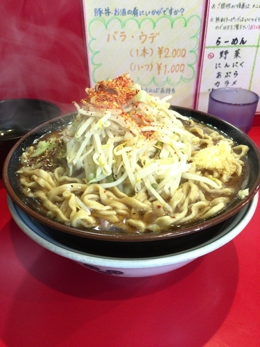 「辛いラーメン 麺増し500g 極上生卵2個」@麺屋 桐龍の写真