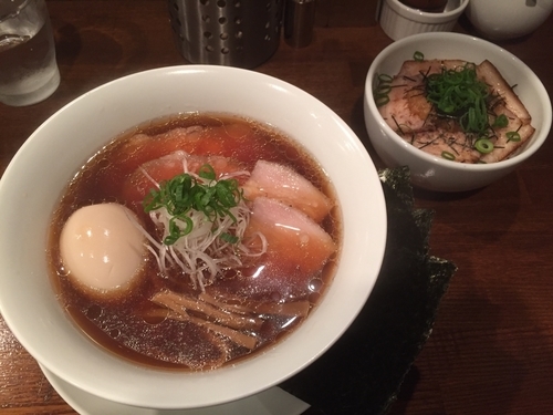 「特製醤油拉麺  +  チャーシューご飯」@創作麺工房 鳴龍の写真