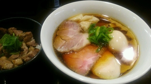 「醤油特製らぁ麺+チャーシューご飯」@らぁ麺 すぎ本の写真