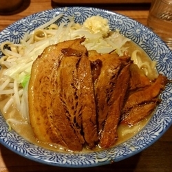 ラーメン800円＋豚2枚200円