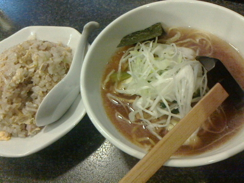 「チャーハン、半ラーメン」@品香園の写真
