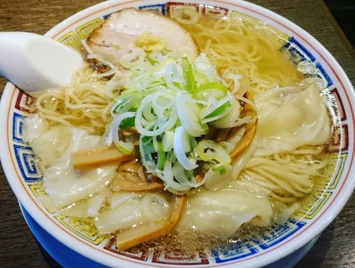 「塩中華そば（700円）＋雲呑（200円くらい？）」@丸中華そばの写真