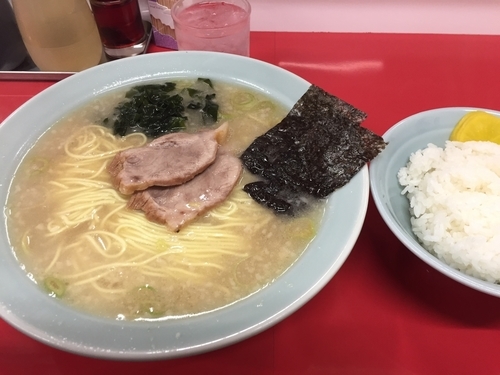 「ラーメン 固め 半ライス」@ラーメンショップ 厚木岡田店の写真