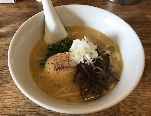 「鶏丸醤油らーめん」@麺屋すみすの写真
