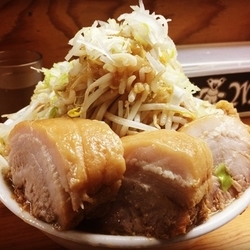 ラーメン中 ＋ 豚増し２枚