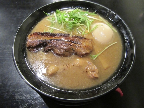 「こってりらーめん（９００円）豚チャーシュー２８０円」@麺屋 風迅の写真