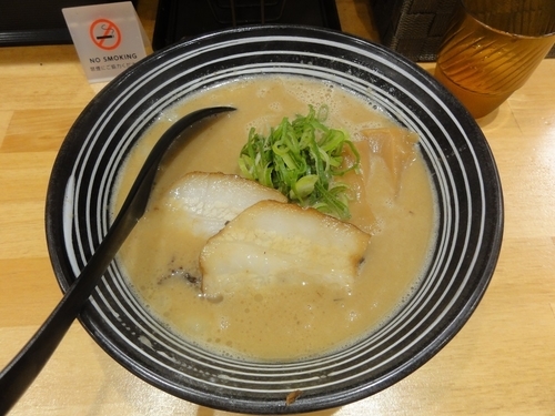 「濃厚鶏白湯醤油らーめん」@らーめん専門店 Dragon MAN 吹田店の写真
