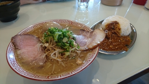 「（限定）佐伯味噌ラーメン+（限定）あいがけカレー」@らーめん 五ノ神精肉店 煮干し編の写真