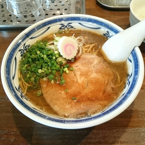 「豚骨アジ節 醤油 @650円」@ラーメン・餃子 ハナウタの写真