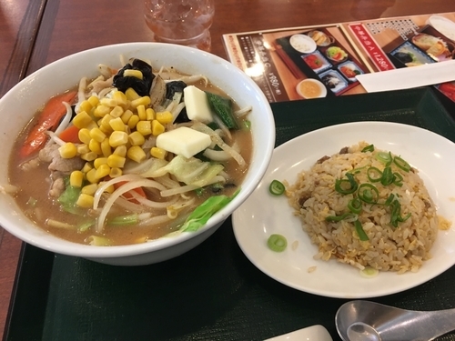 「味噌バターラーメン780円+半チャーハン280円」@中華レストランChina Fan 草加店の写真