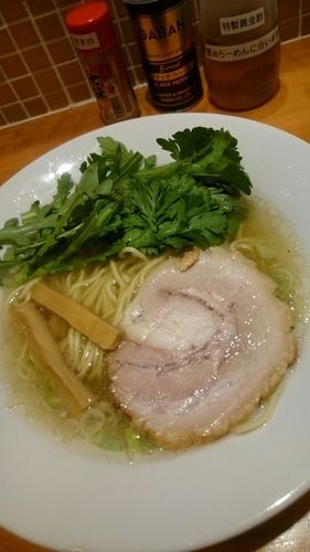 「塩らーめん  ８００円」@らーめんキッチン いいづかの写真