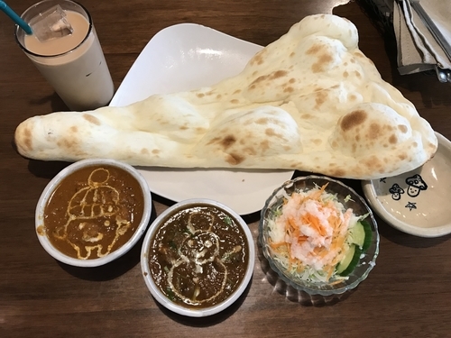 「Dランチ（マトンカレーと日替り大根とチキンのカレー）＋チャイ」@Putali Cafeの写真