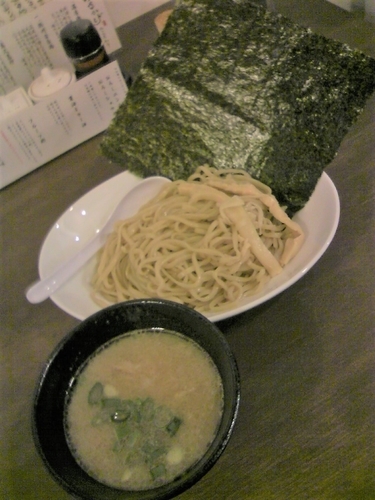 「濃厚鶏つけ麵（黒つけ・醬油）８００円」@濃厚鶏麺 ゆきかげ 浅草本店の写真