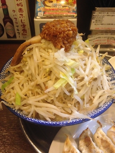 「角ふじ麺 味噌 中＋野菜、餃子(ラーパス)」@熊谷 大勝軒 赤ふじの写真