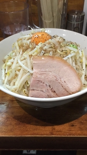 「まぜそば ヤサイ、アブラ、チーズ、カラメ」@麺処 MAZERUの写真