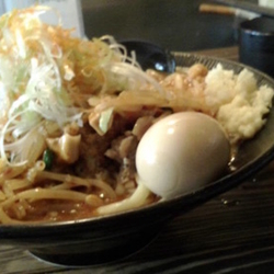 大盛、麺硬め、にんにく、しょうが、ラー油多め、味玉サービス