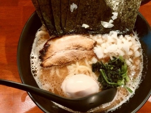 「醤油豚骨味玉＋のり」@横浜家系らーめん 極楽家の写真